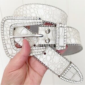 LIKE NEW Chic White Croc-Embossed Belt with Rhinestones